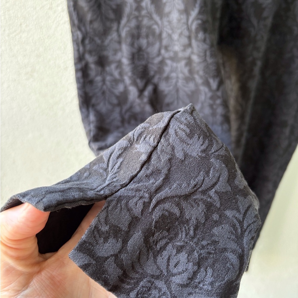 Chico’s Black Texture Floral Pull On Ankle Pant Size 18 Stretch Dressy or Casual - Picture 5 of 13